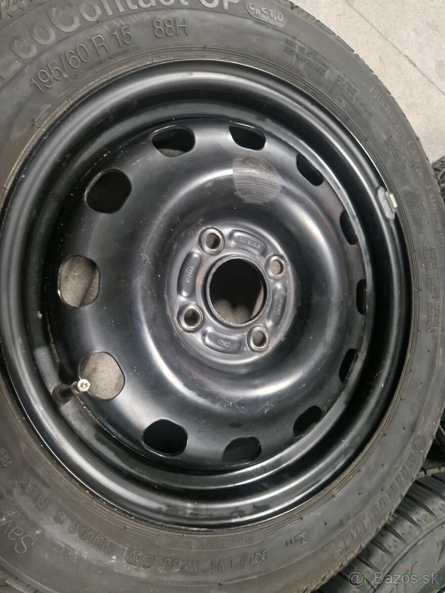 Rezervy Ford - nepoužité - 2x R15 a 1x R14 - 7