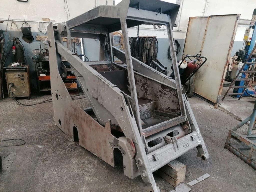 Predám LOCUST 752 po úplnej GO - 7