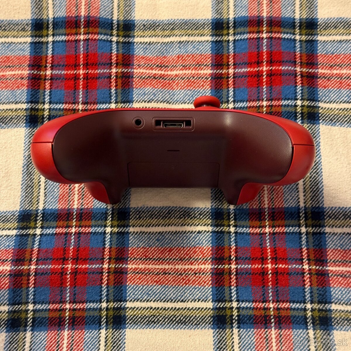 Predám originálny Xbox ovládač – červená farba - 7