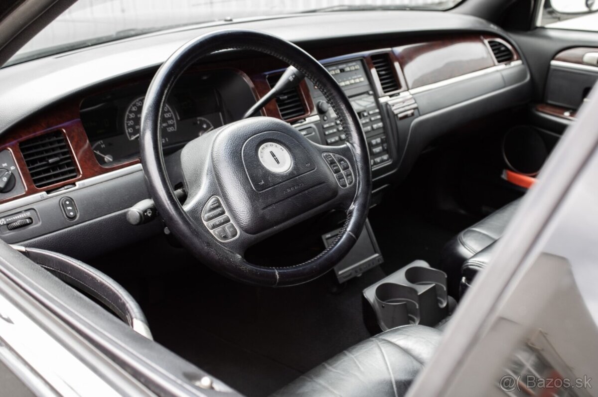 LINCOLN TOWN CAR LIMOUSINE - 7
