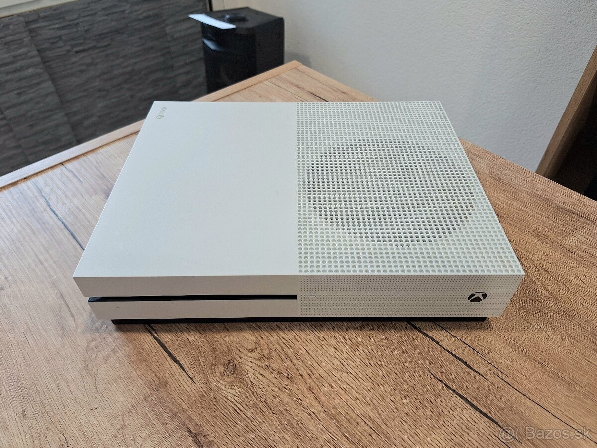 Xbox One S 1TB - 7