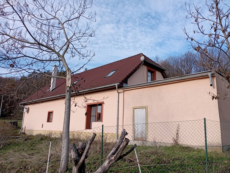 Vidiecka usadlosť po rekonštrukcii v obci Uhliská - 5993 m2 - 7