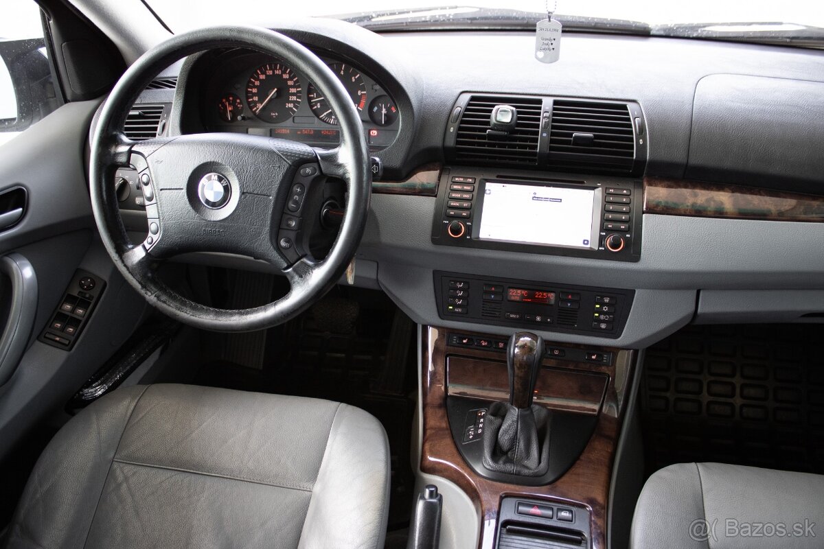 BMW X5 4.4i A/T - 7