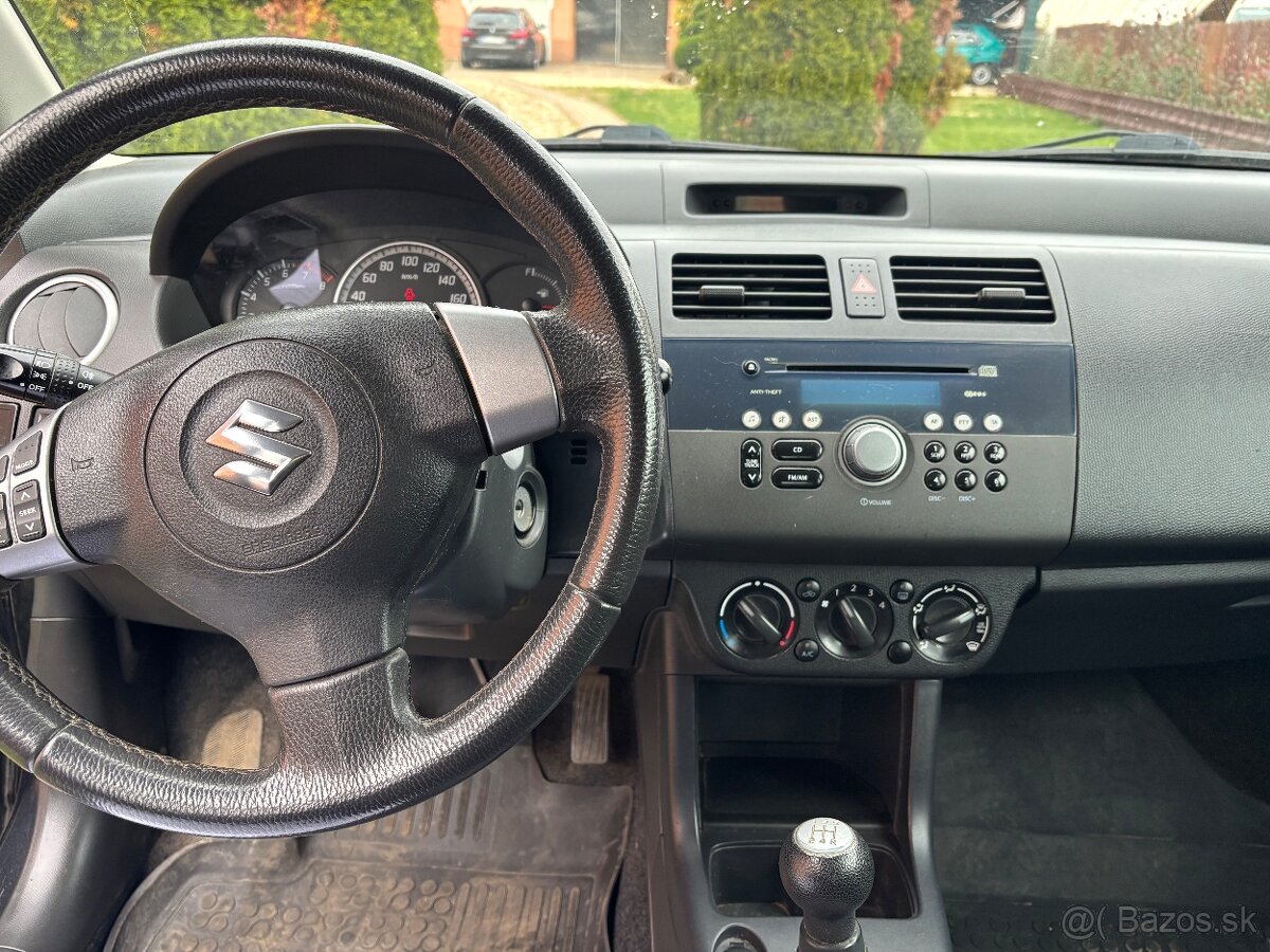 Predám SUZUKI SWIFT 1,3i - 7