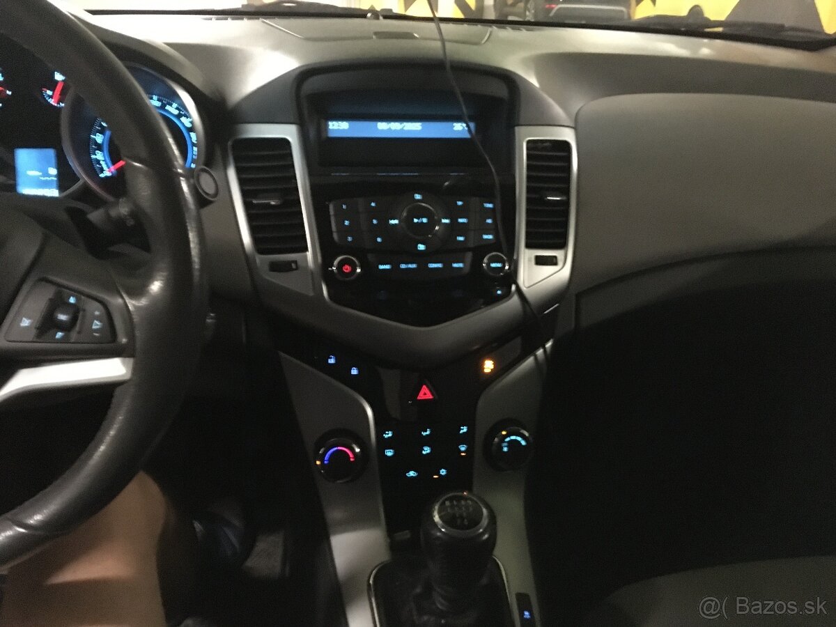 Predám Chevrolet Cruze - 7