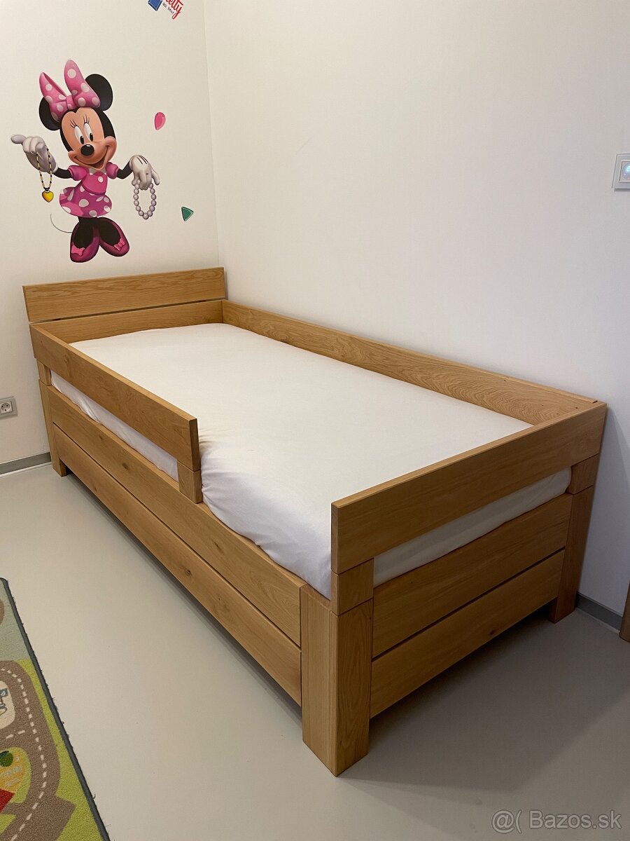 Dubová posteľ s detskými zábranami a úložným priestorom - 7