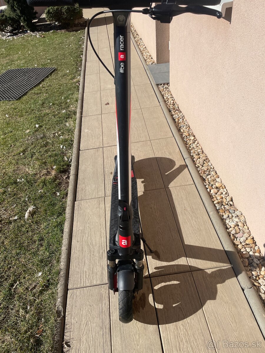 Predam apriliu kolobešku eSR2 - 7