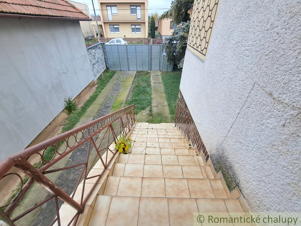 Poschodový dvojgeneračný dom so suterénom a veľkou záhrado - 7