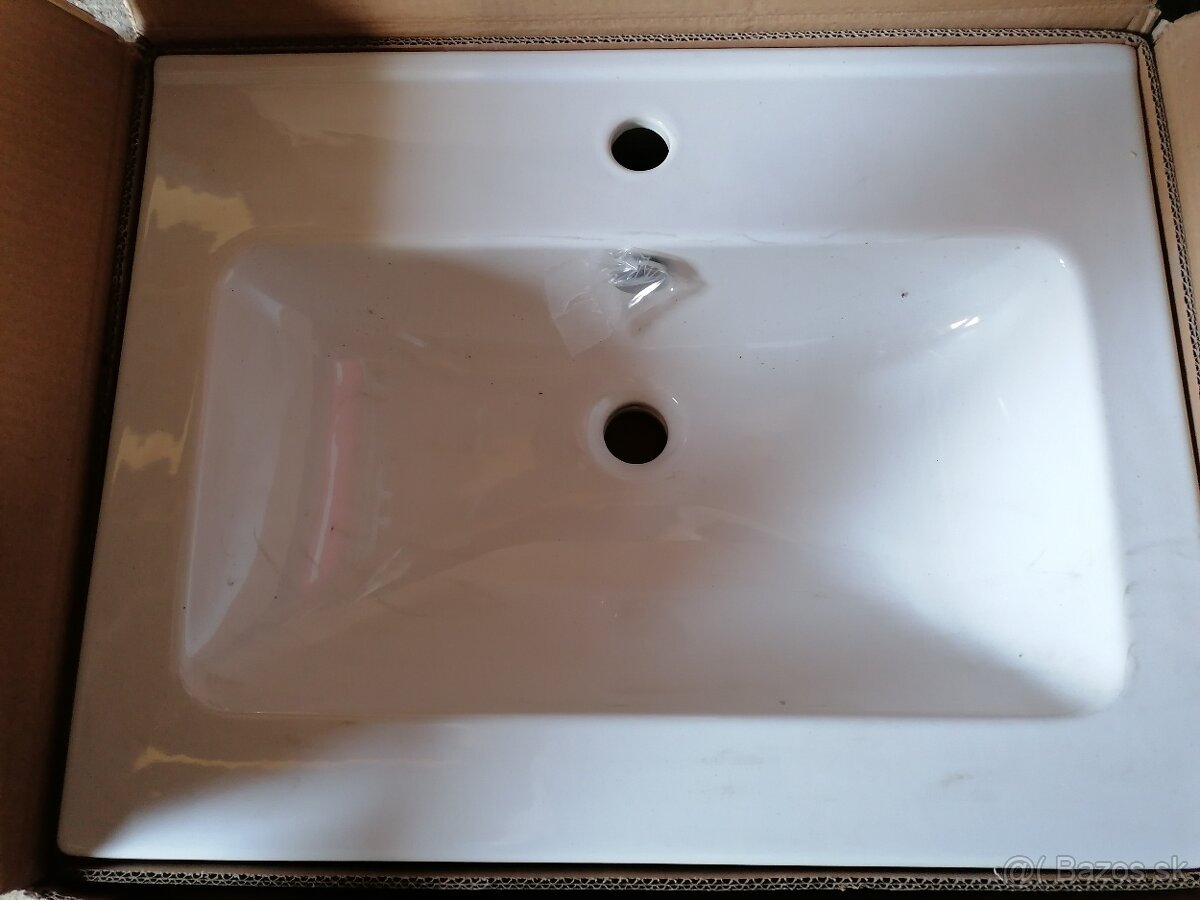 Umývadlo, skrinka pod umývadlo, zrkadlo. - 7