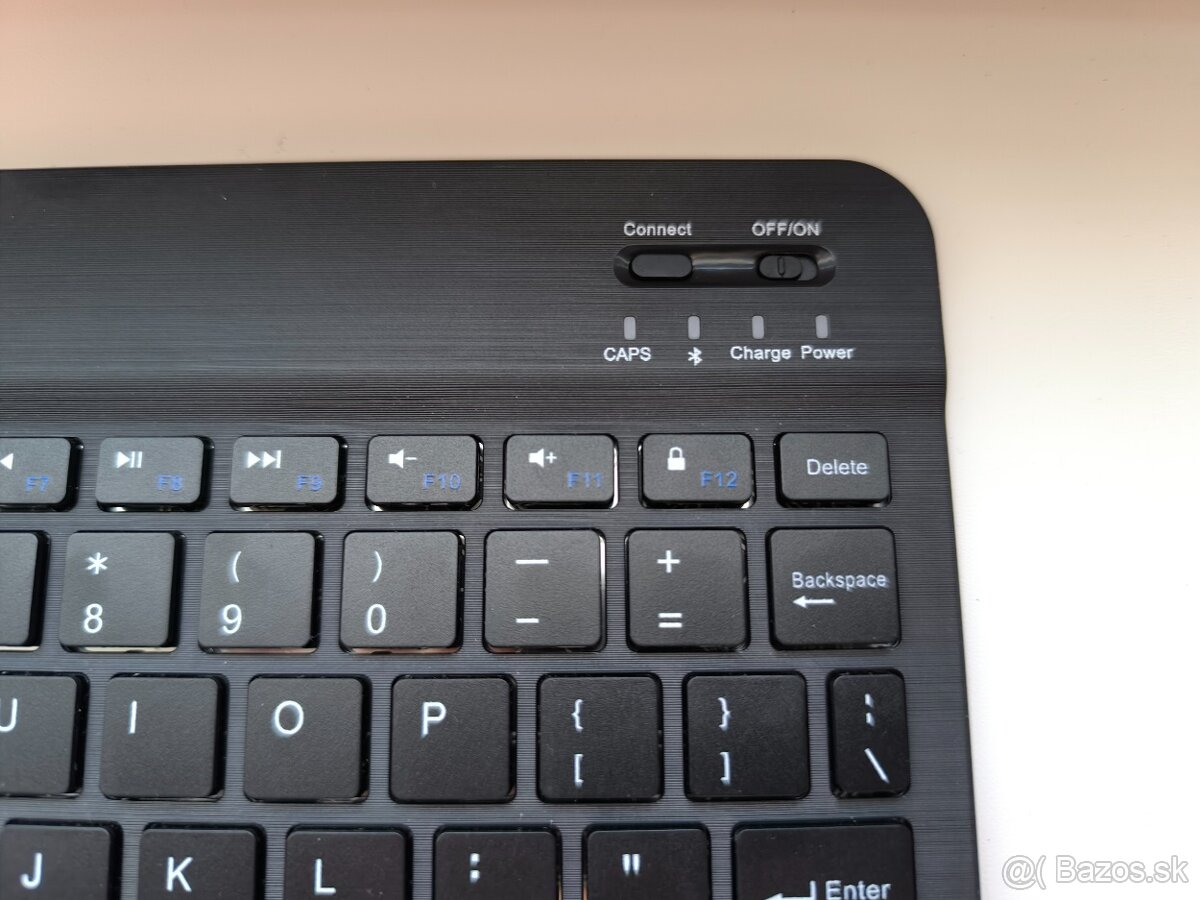Ochranné puzdro na tablet s bluetooth klávesnicou 10'' - 7