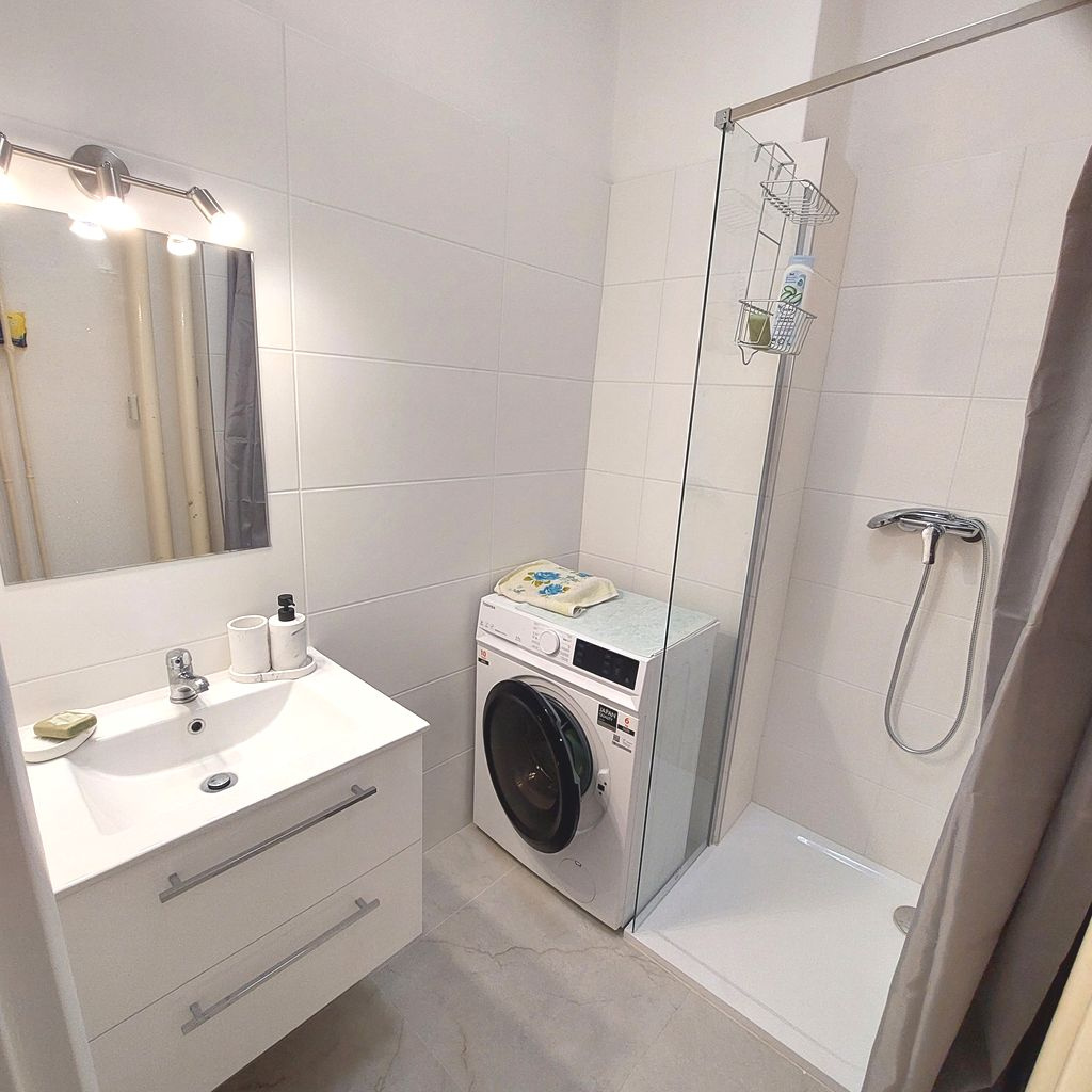 Na prenájom 2izb, Košická, 60m2, p.1./4, po rekonštrukcii, i - 7