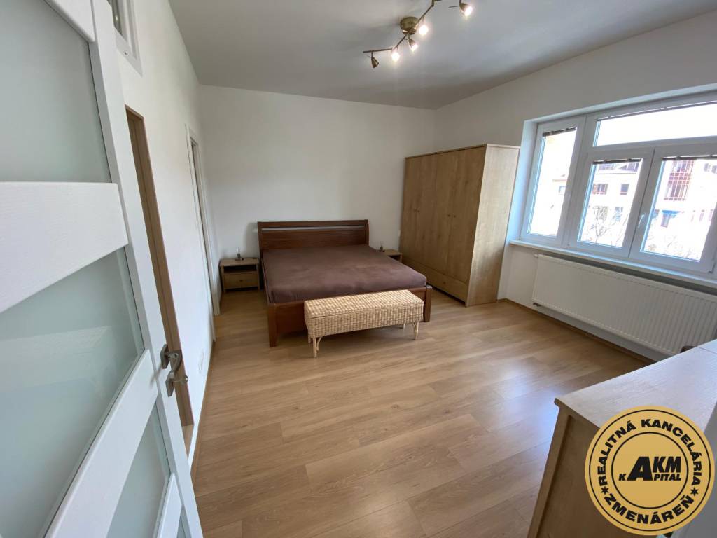 EXKLUZÍVNE Priestranný 3 izbový byt v srdci mesta Zvolen na - 7