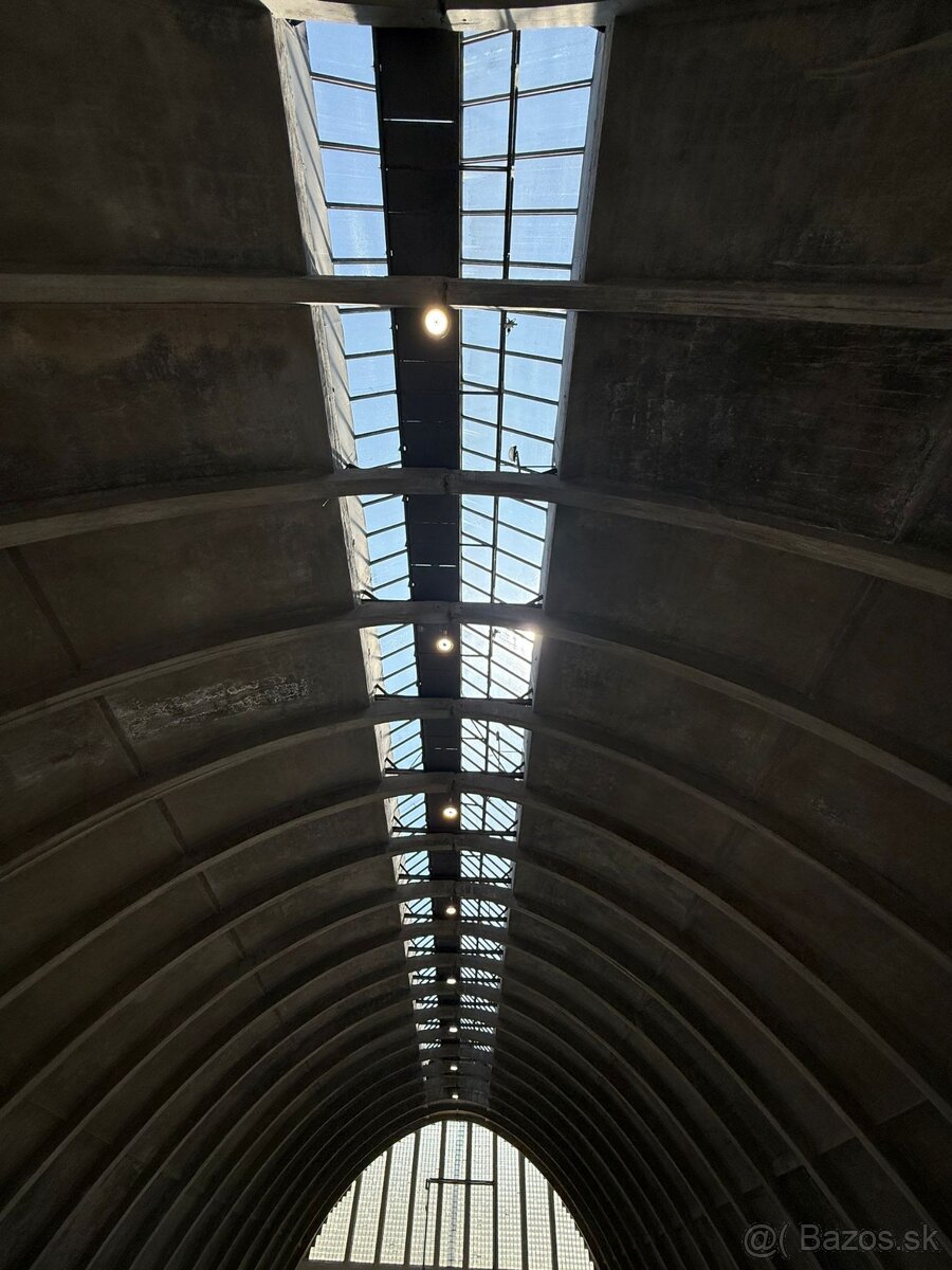 VÝNIMOČNÁ PARABOLICKÁ SKLADOVÁ HALA - 7