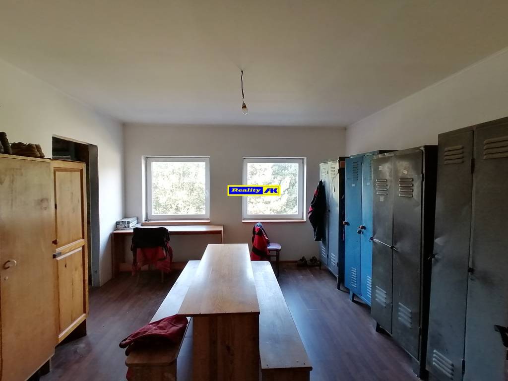 Sklad na predaj Martin obec Sučany s príjazdom na diaľnicu c - 7