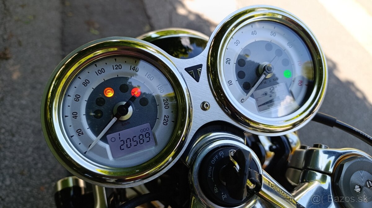 triumph Thruxton R - 7
