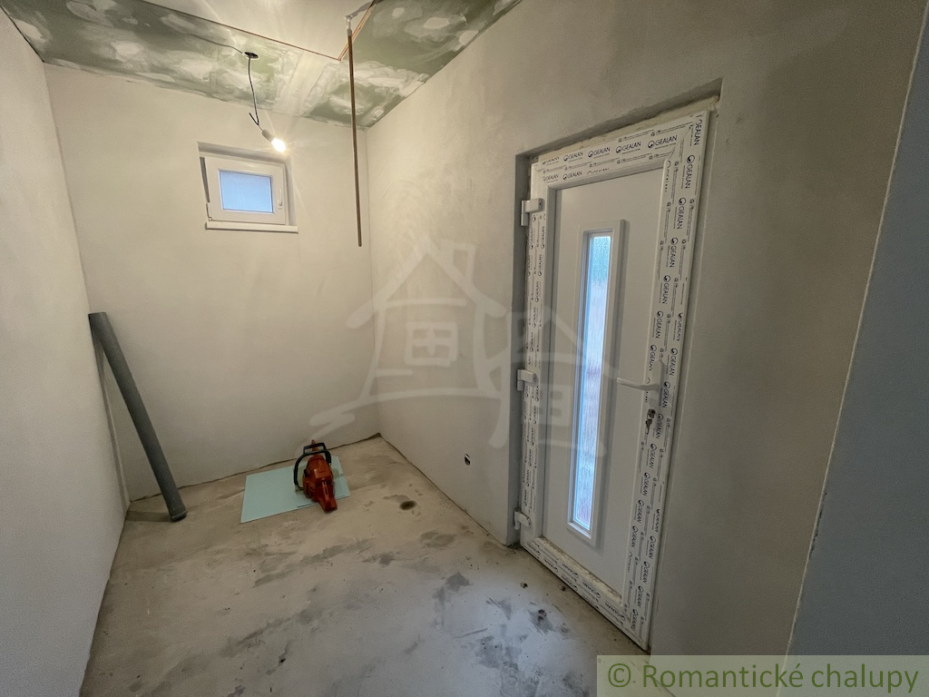 Trojizbový rodinný dom v kľudnej časti mesta Šurany - 7