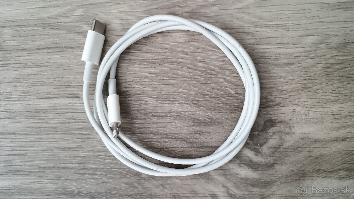 iPhone SE 2022 - 64GB + kable + sluchadla - 7