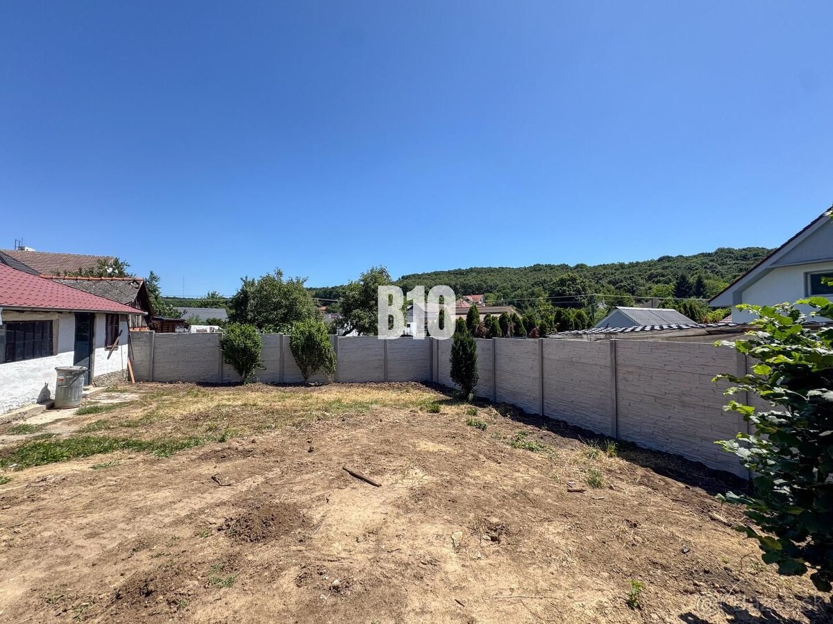 REZERVOVANÉ Čiastočne zrekonštruovaný 4 izbový rodinný dom - - 7