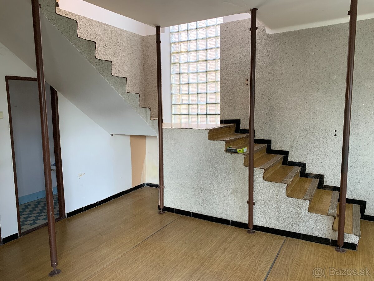 Predáme dom v krásnom prostredí centra Serede - 7