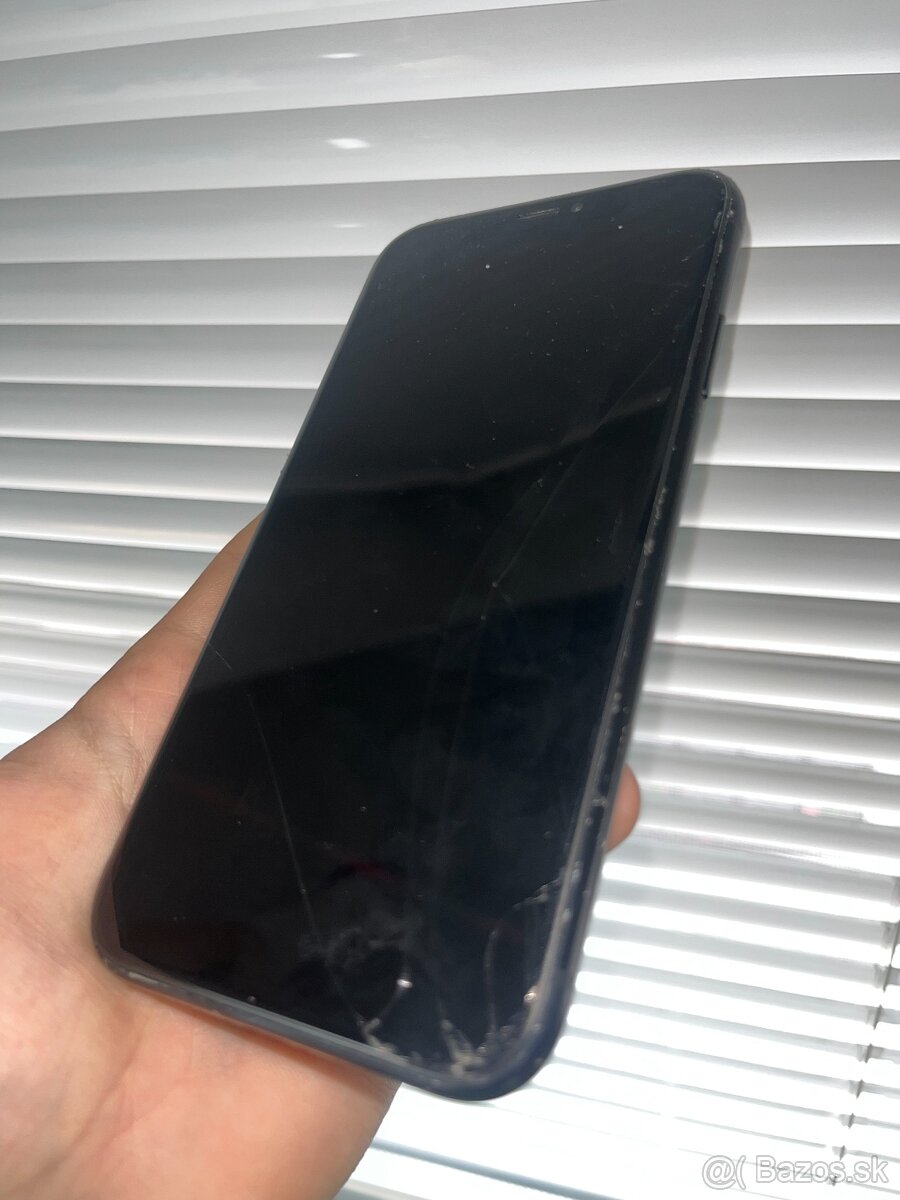 Predám iPhone XR 64GB – rozbitý - 7