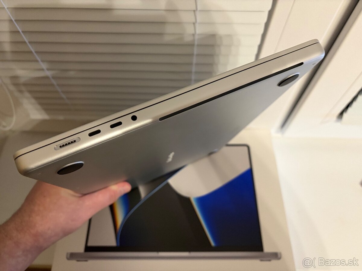MacBook Pro 16 M1 Pro 16/512GB 15 cyklov - 7