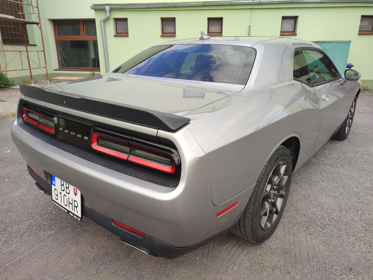 Prenájom Dodge Challenger V6 4x4 - 7