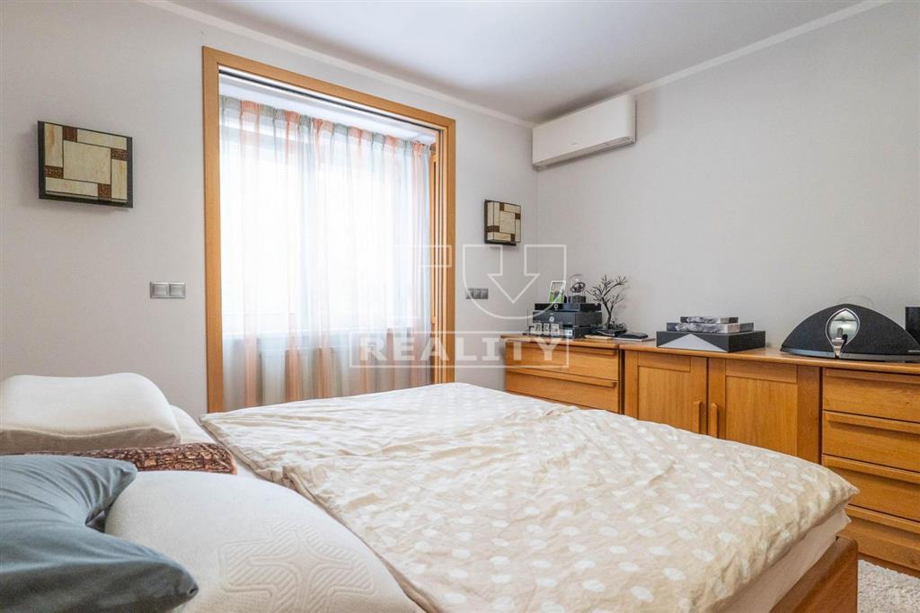 155m2 LUXUSU: byt s garážou, terasou a 2 saunami - 7