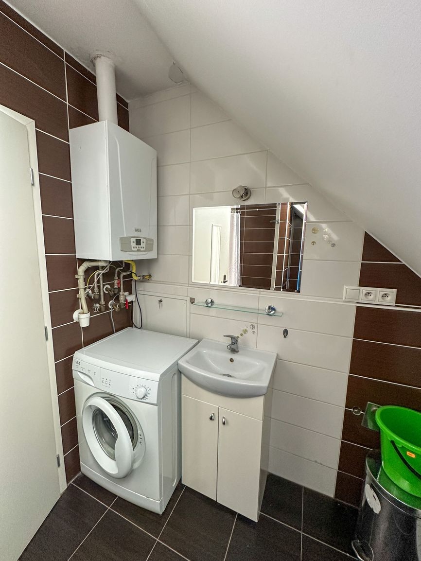 Prenájom priestrannej Garsónky v Seredi 38m2 – Kúpeľné Nám. - 7