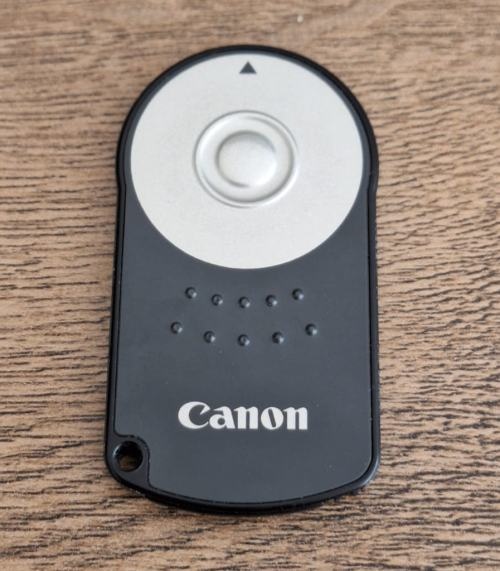 Predám Canon EOS 70D + objektív + filter + batérie + prísl. - 7