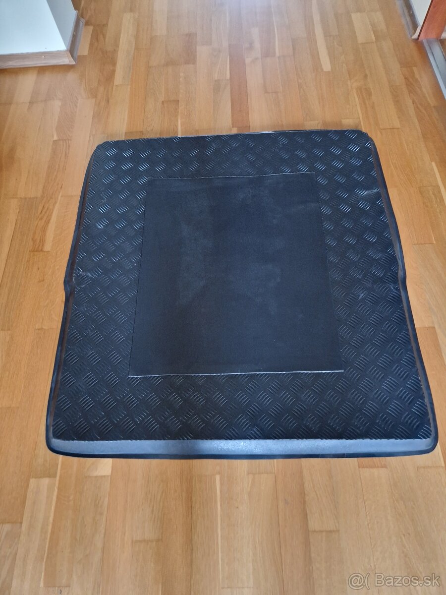 Volkswagen Passat B8 Variant - plastova vanicka do kufra. - 7