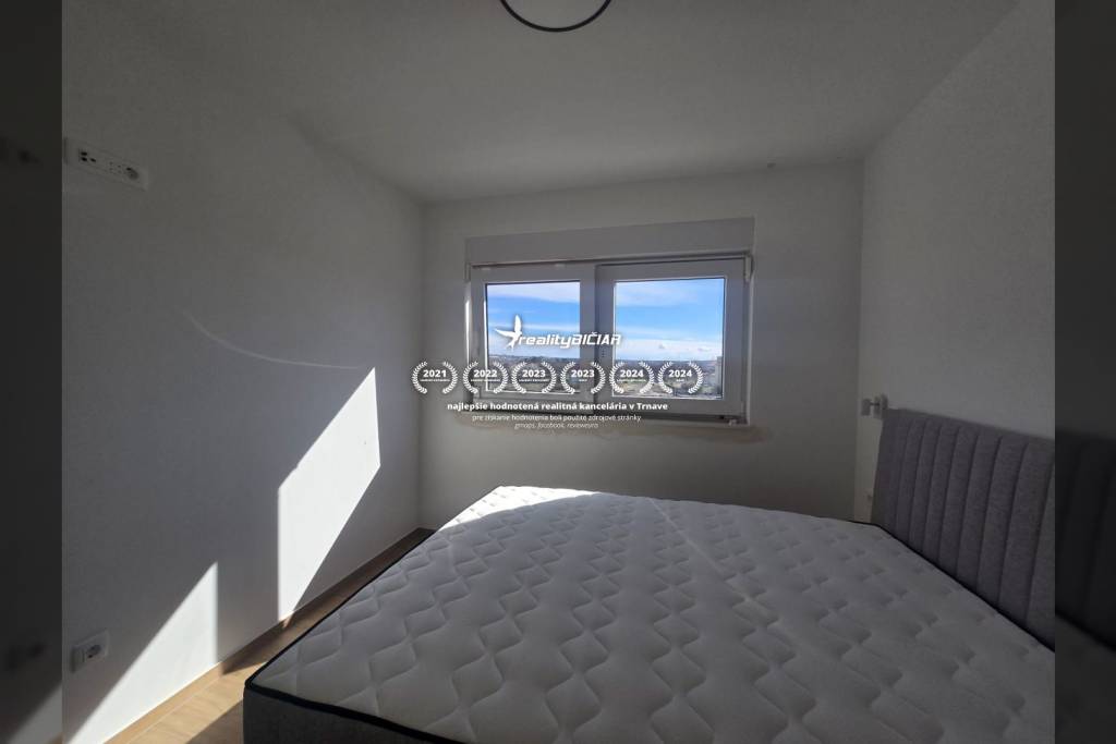 NIN - dvojdom s bazénom - 500 m od centra - 7