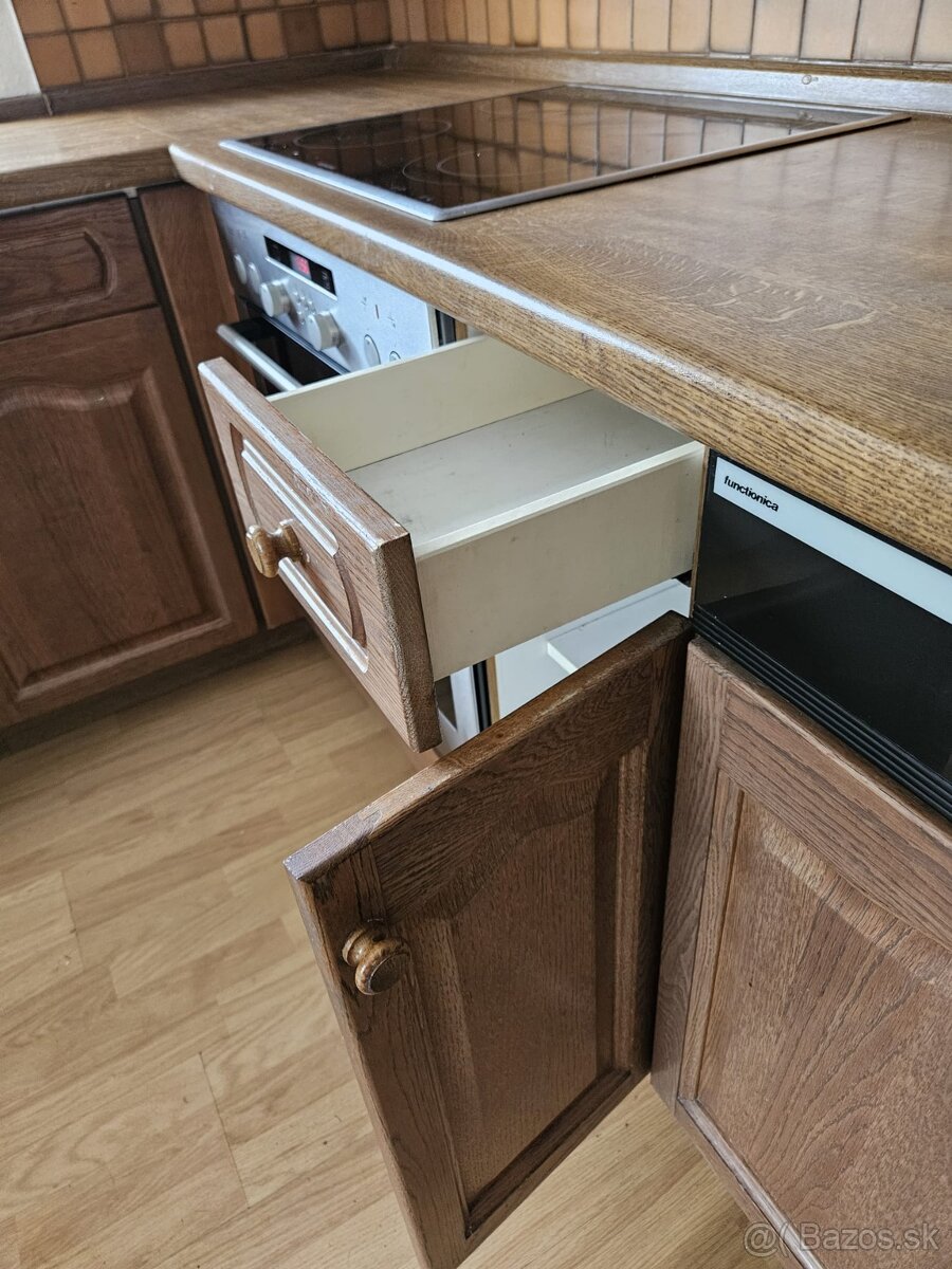 Masívna kuchynská linka z Nemecka so spotrebičmi - 7
