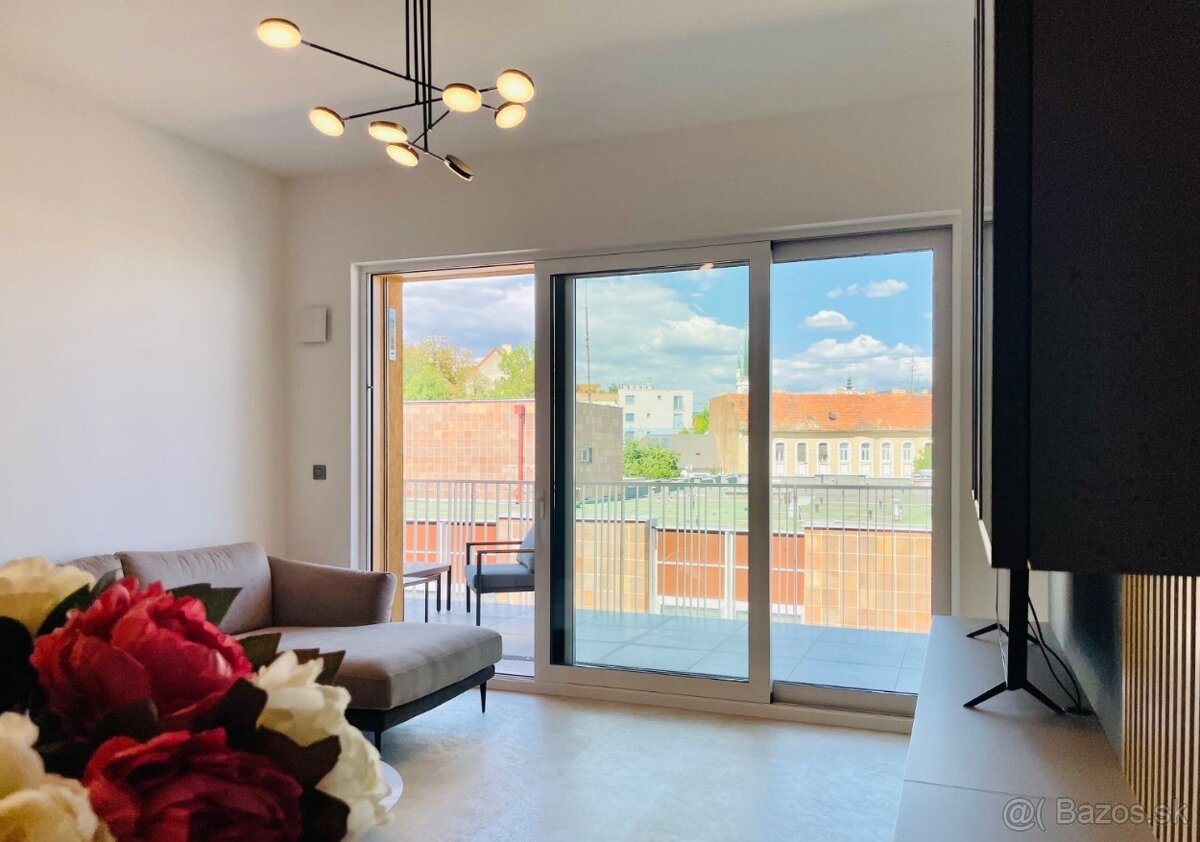 Prenájom 3 izb. byt, Orbis, 2x terasa, garáž. státie - 7