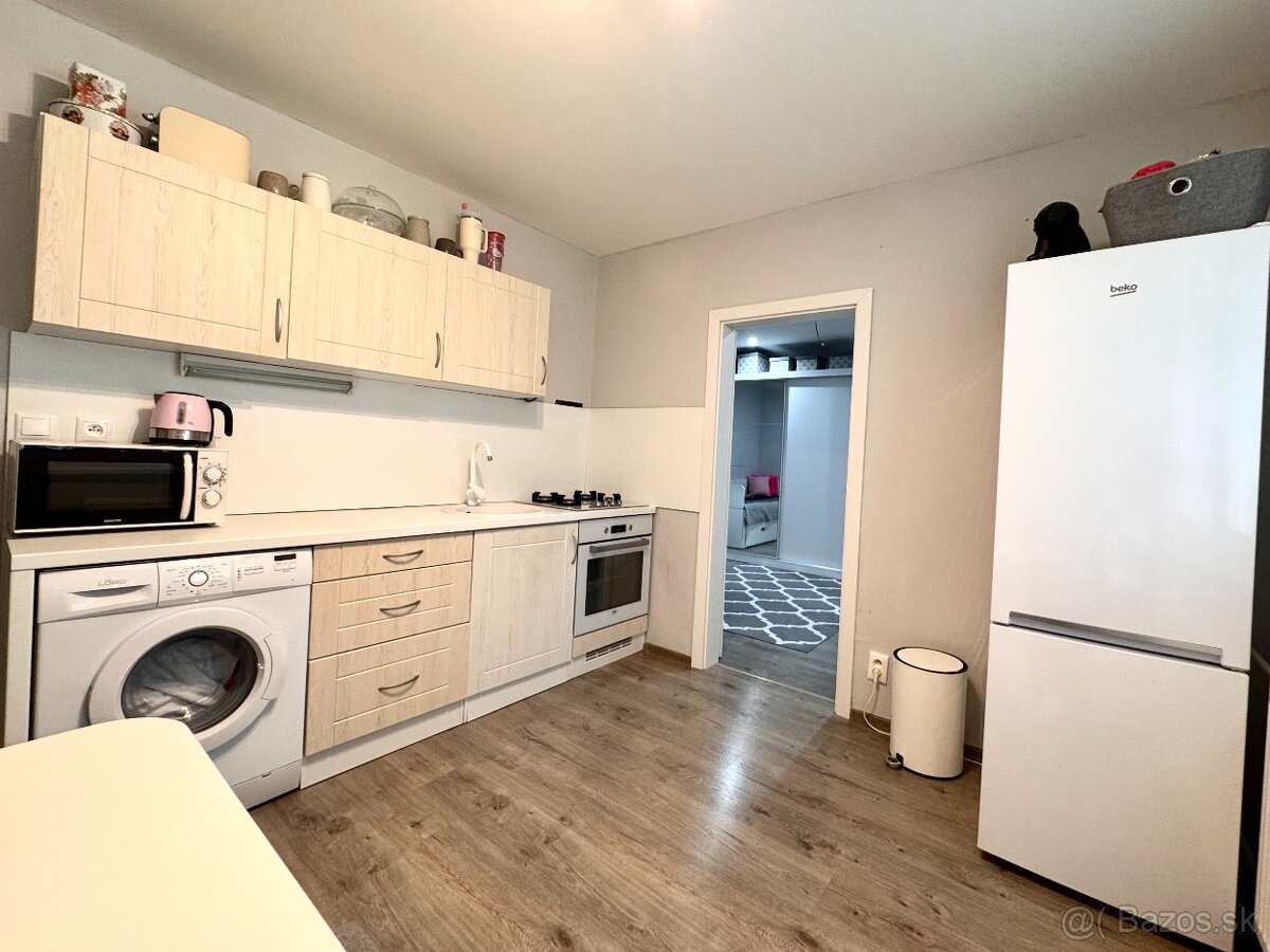 Prenájom- krásny 1 izbový byt s balkónom, zariadený, NZ - 7