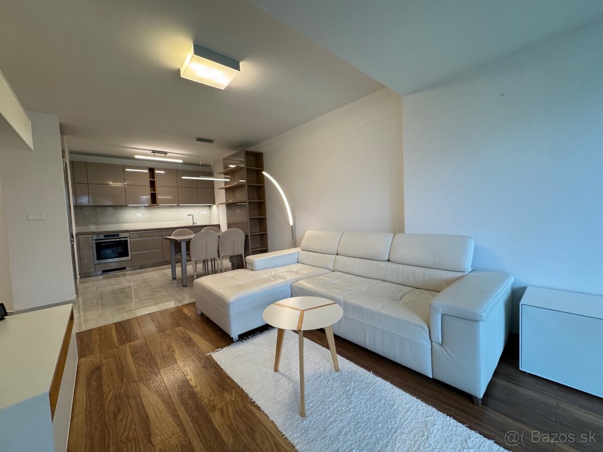 -2-izbový apartmán v Piešťanoch – - 7