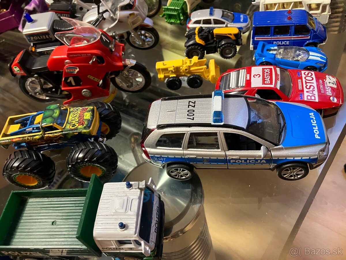 Predám rôzne autíčka většinová kovová - 7