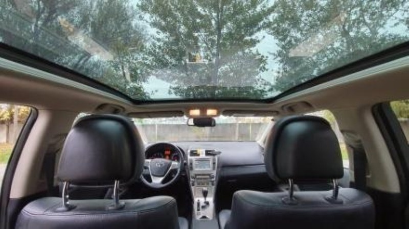 Toyota Avensis Combi 2012 Automatic - 7