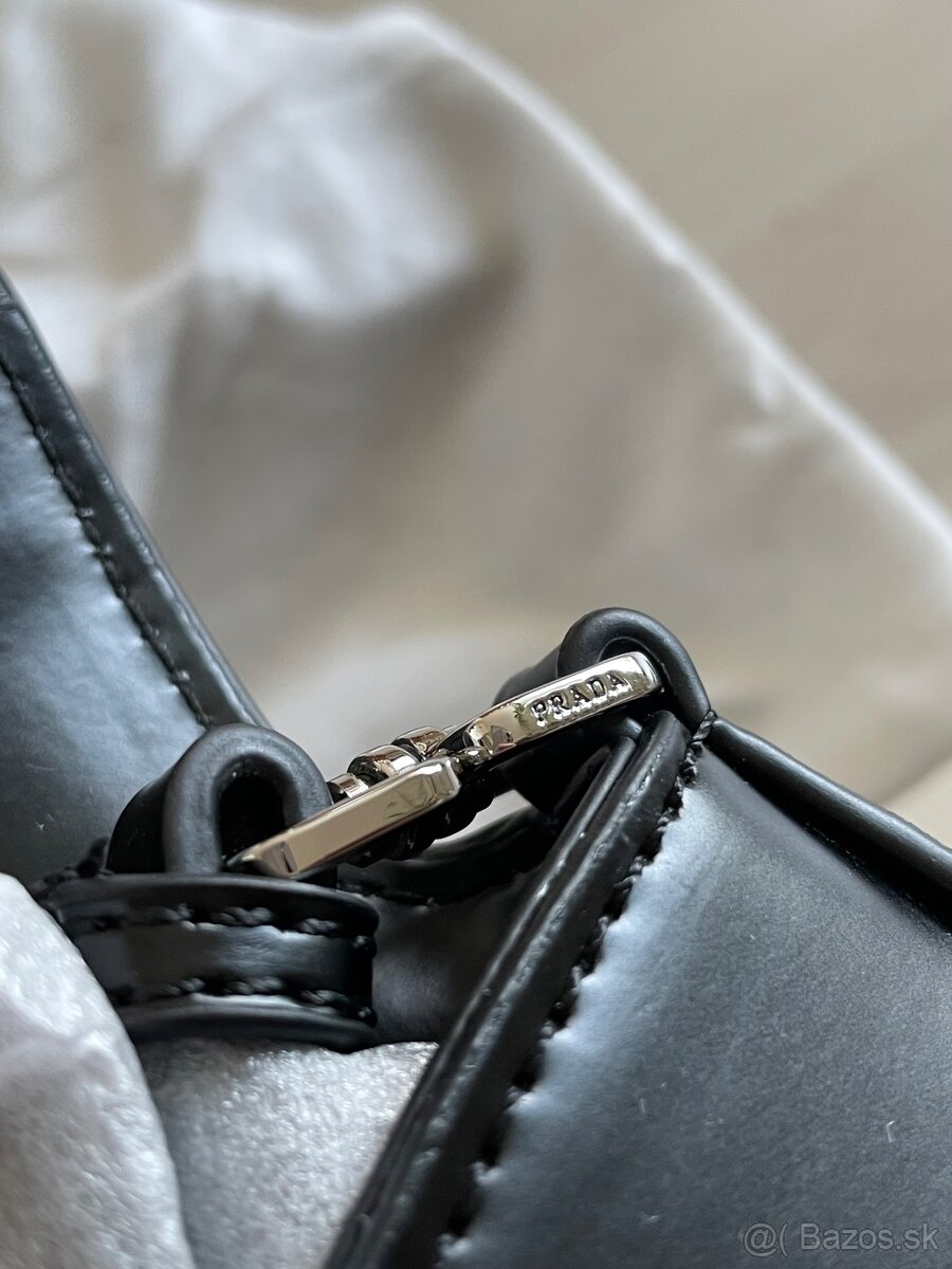 Prada čierna kabelka - 7