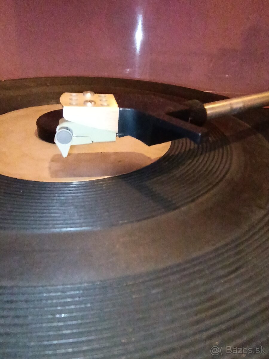 Gramofón Tesla NC420 HIGH FIDELITY TURNTABLE - 7