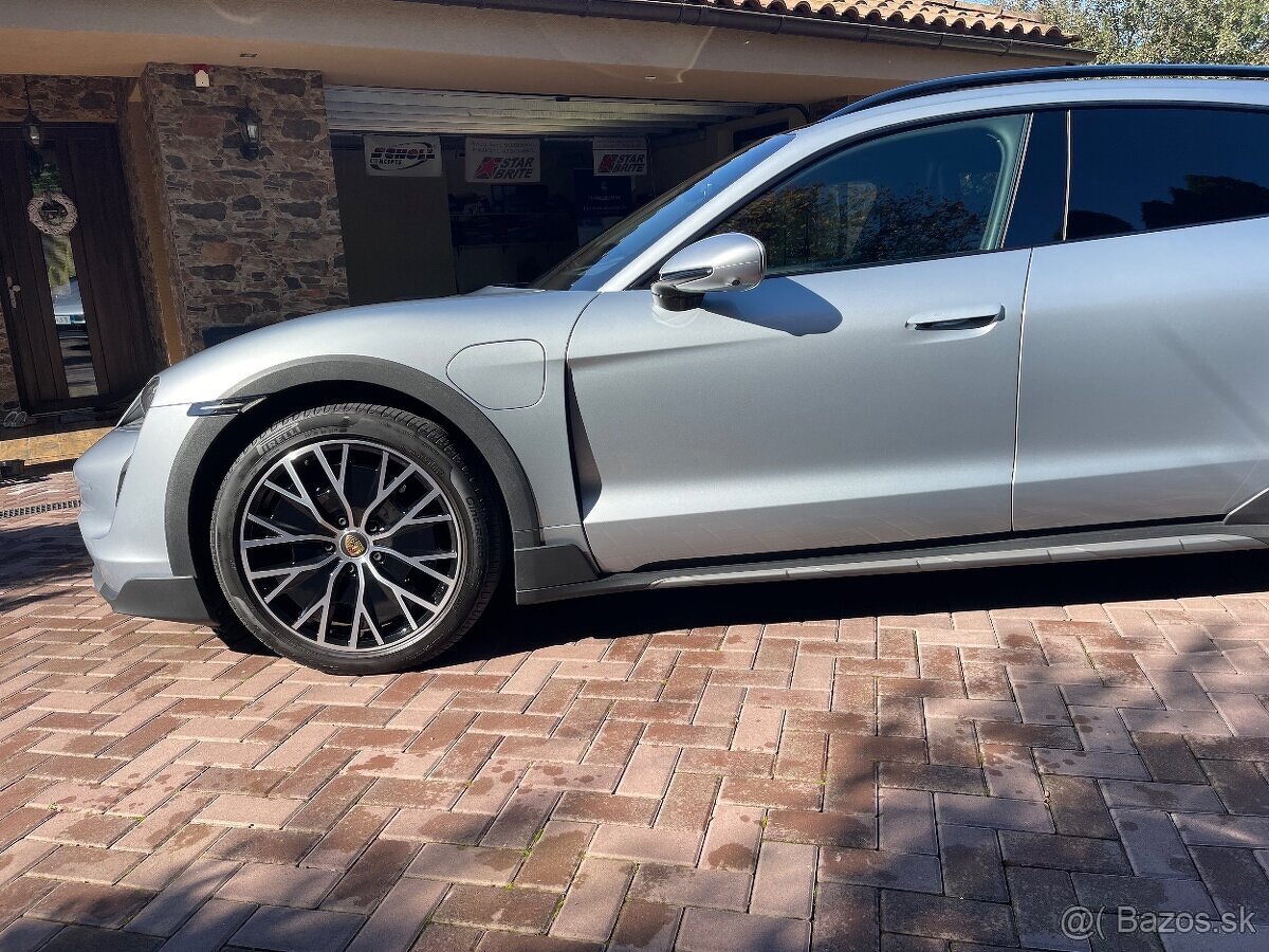 PORSCHE Taycan Cross Tourismo 4 - 7