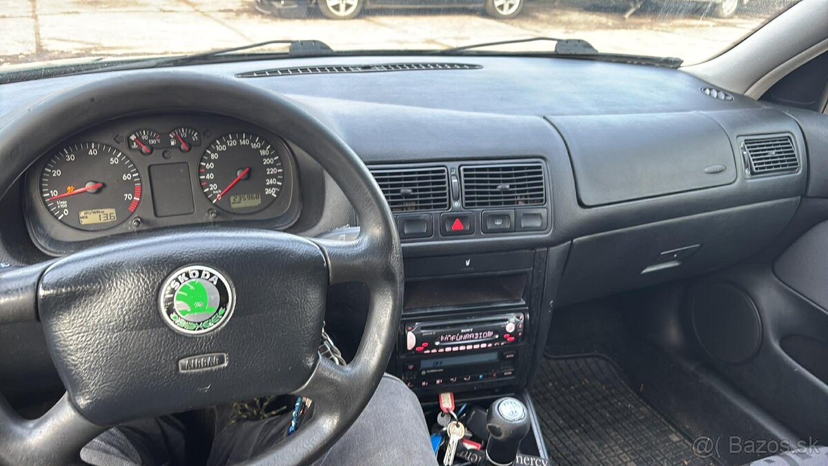 PREDÁM / ROZPREDÁM VW GOLF 4 1.6 74kw - 7