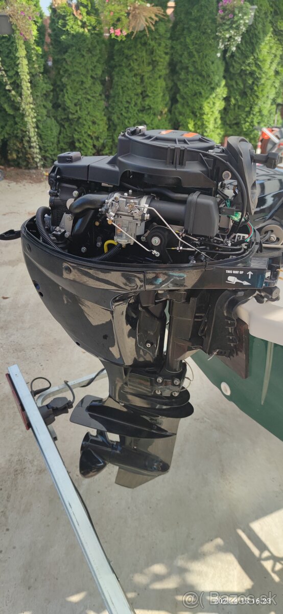 Laminátový čln s motorom + vozík - 7