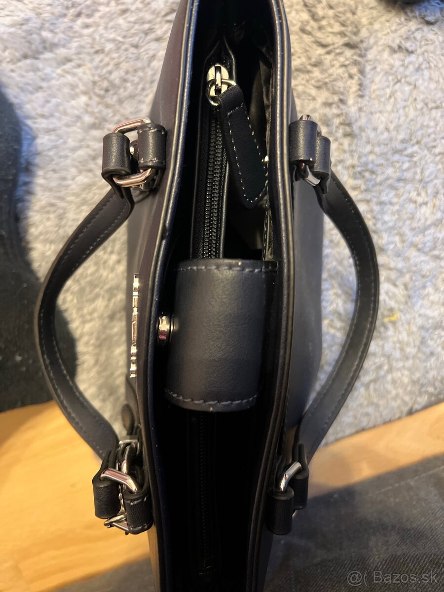 Dámska kabelka GUESS (tmavomodrá) - 7