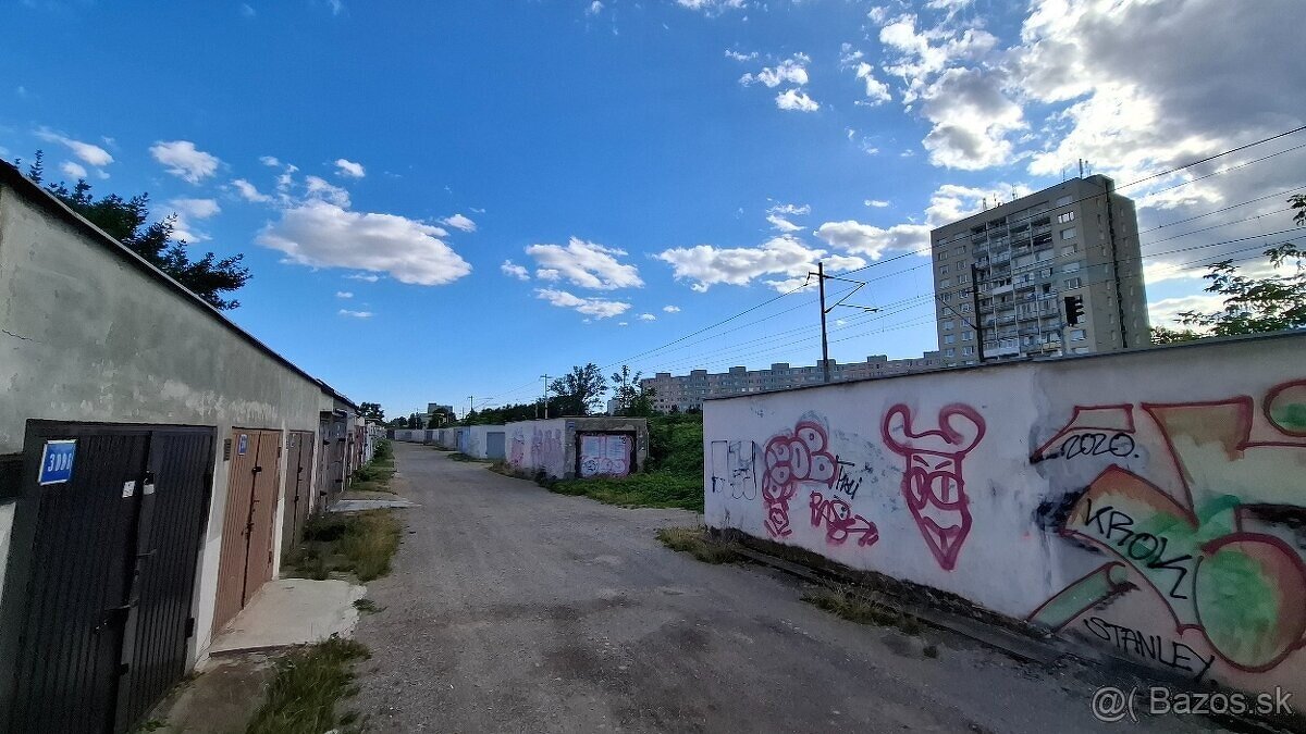 Predám suchú peknú veľkú garáž KE Juh Jarmočná ul. po rekonš - 7