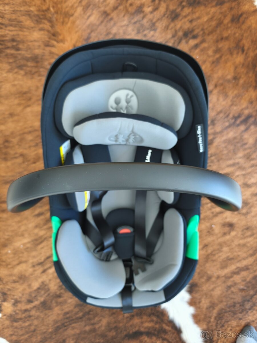 PETITE&MARS Autosedačka Core Pro i-Size Black Grey 40,87cm ( - 7