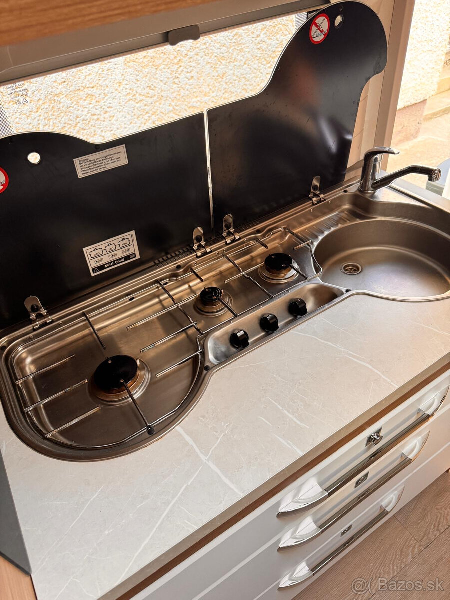 Rodinný karavan Hobby 490 KMF DeLuxe 2022 - 7