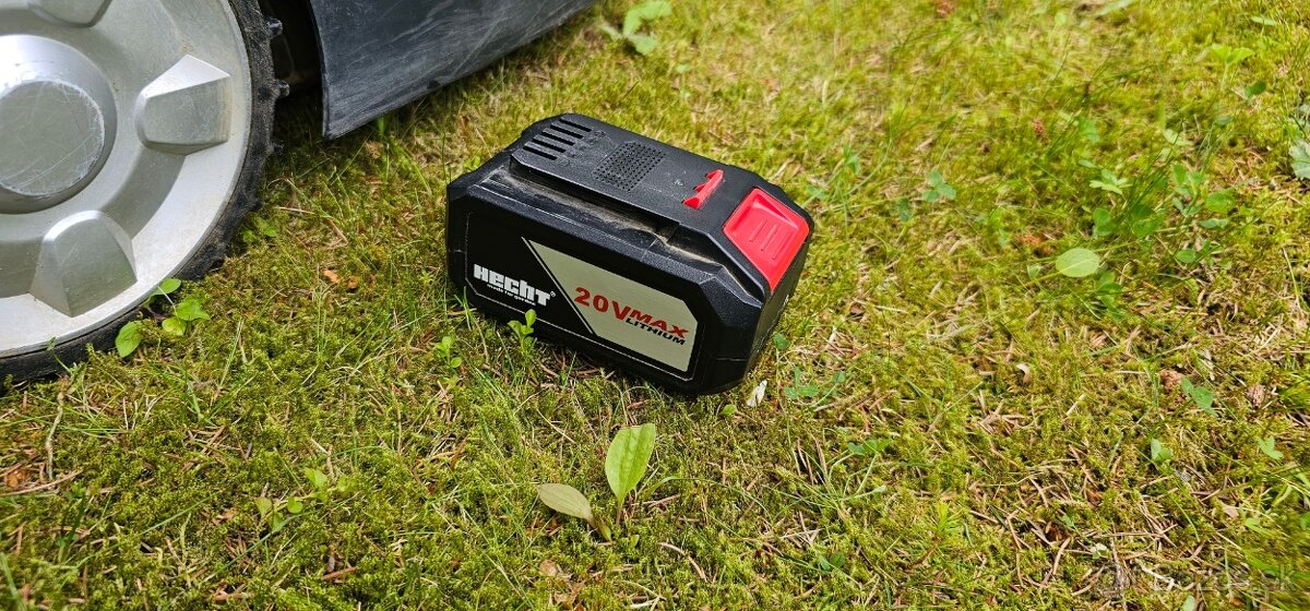 Robotická kosačka s GPS trackerom proti krádeži - 7