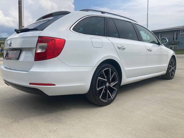 Škoda Superb Combi 2.0 TDI DSG,2015,NAVI,XENON - 7