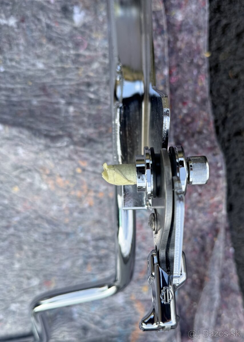 HARLEY DAVIDSON® BREAKOUT M8 SISSYBAR - 7