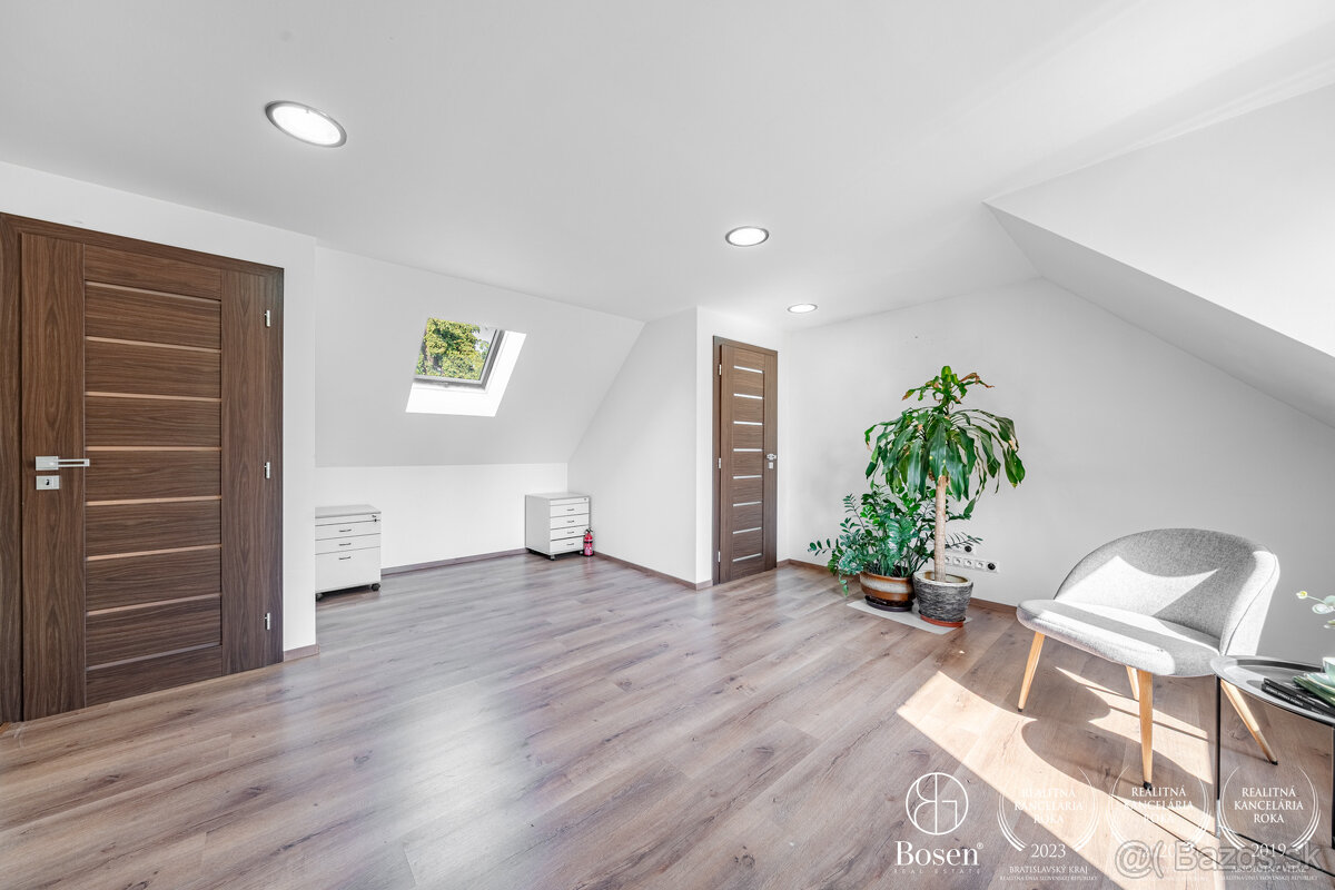 BOSEN | Priestranný rodinný dom s pivnicou, garážou a záhrad - 7